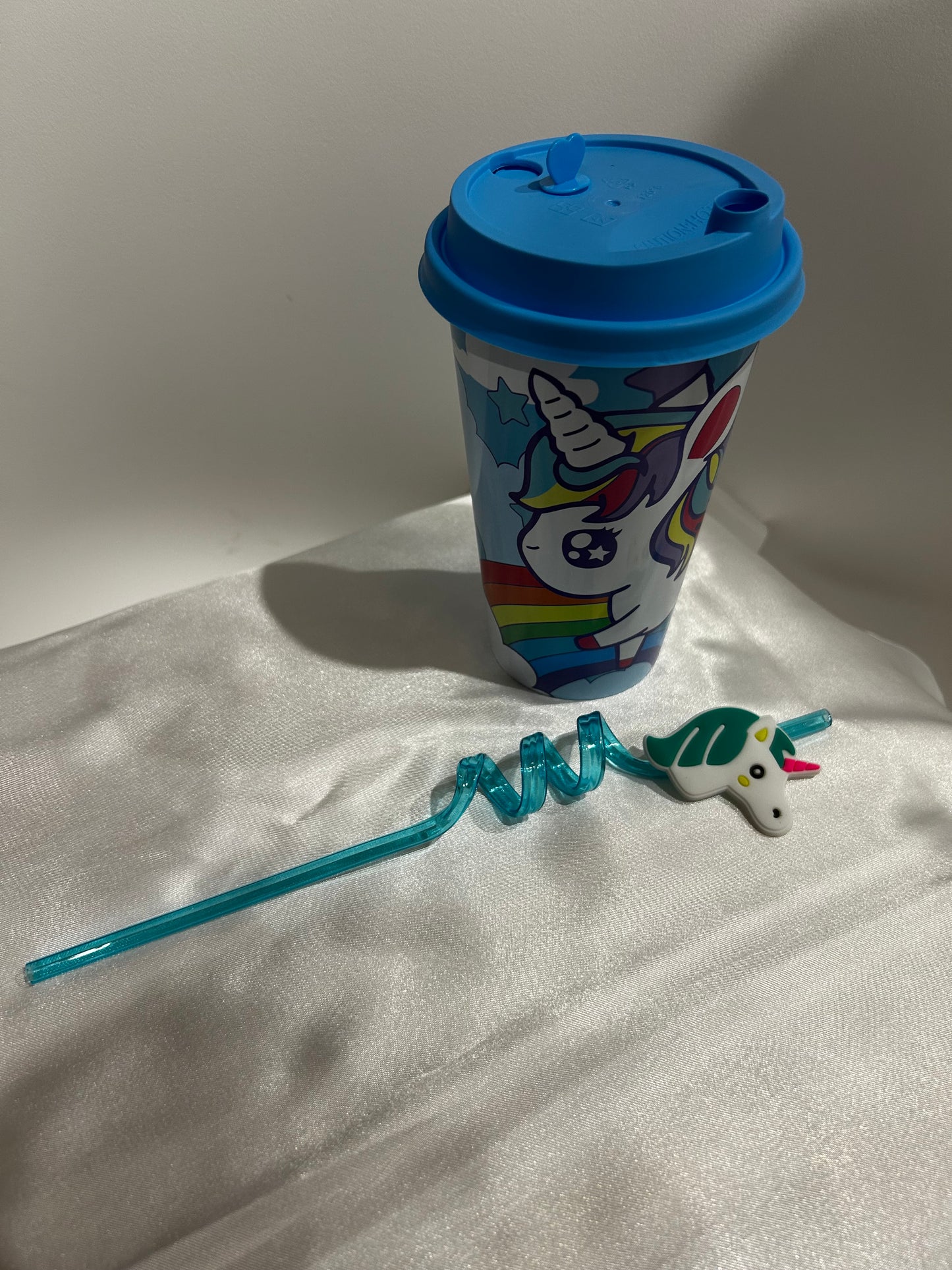 Gobelet réutilisable avec couvercle + paille enfant