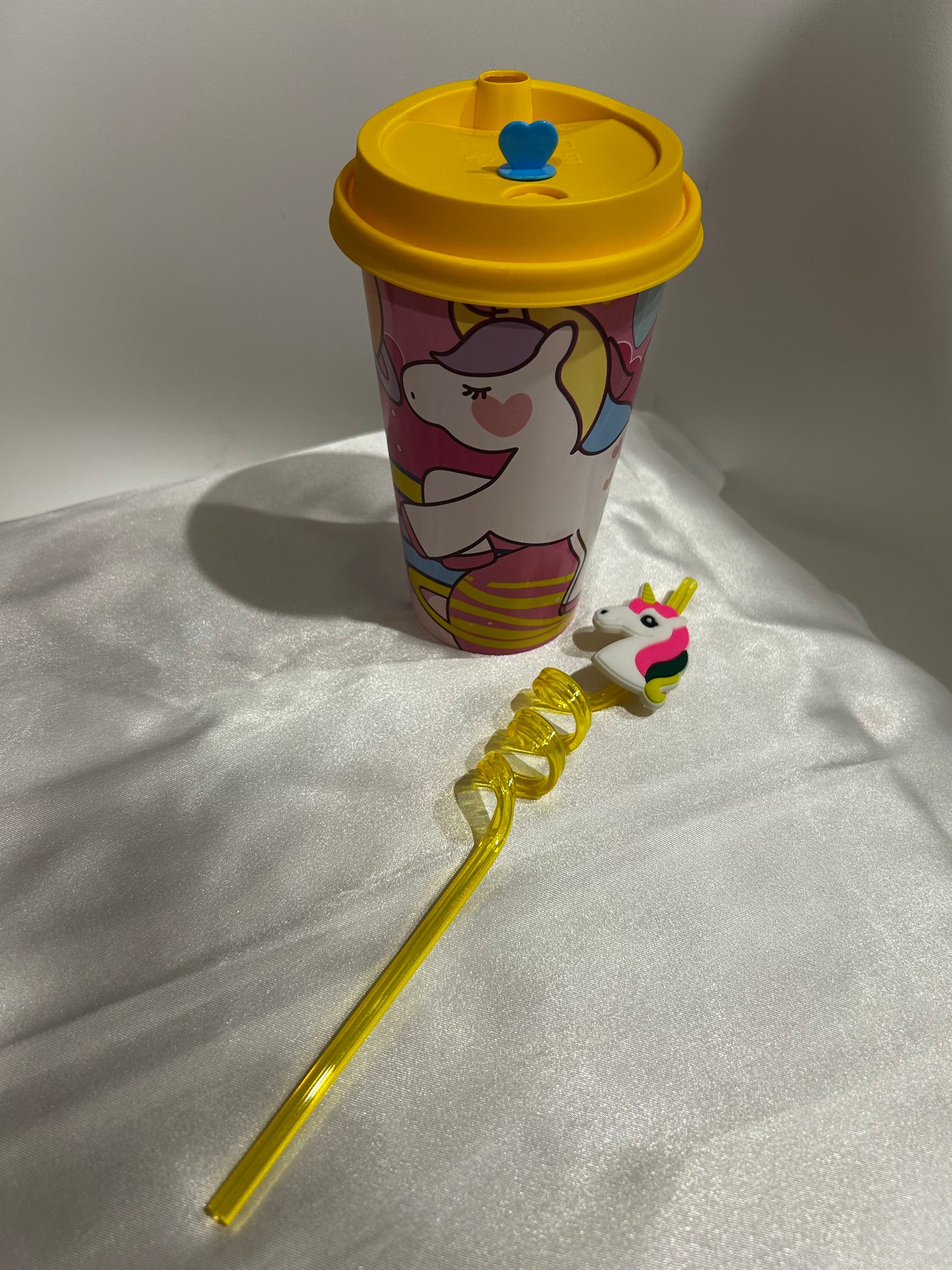 Gobelet réutilisable avec couvercle + paille enfant