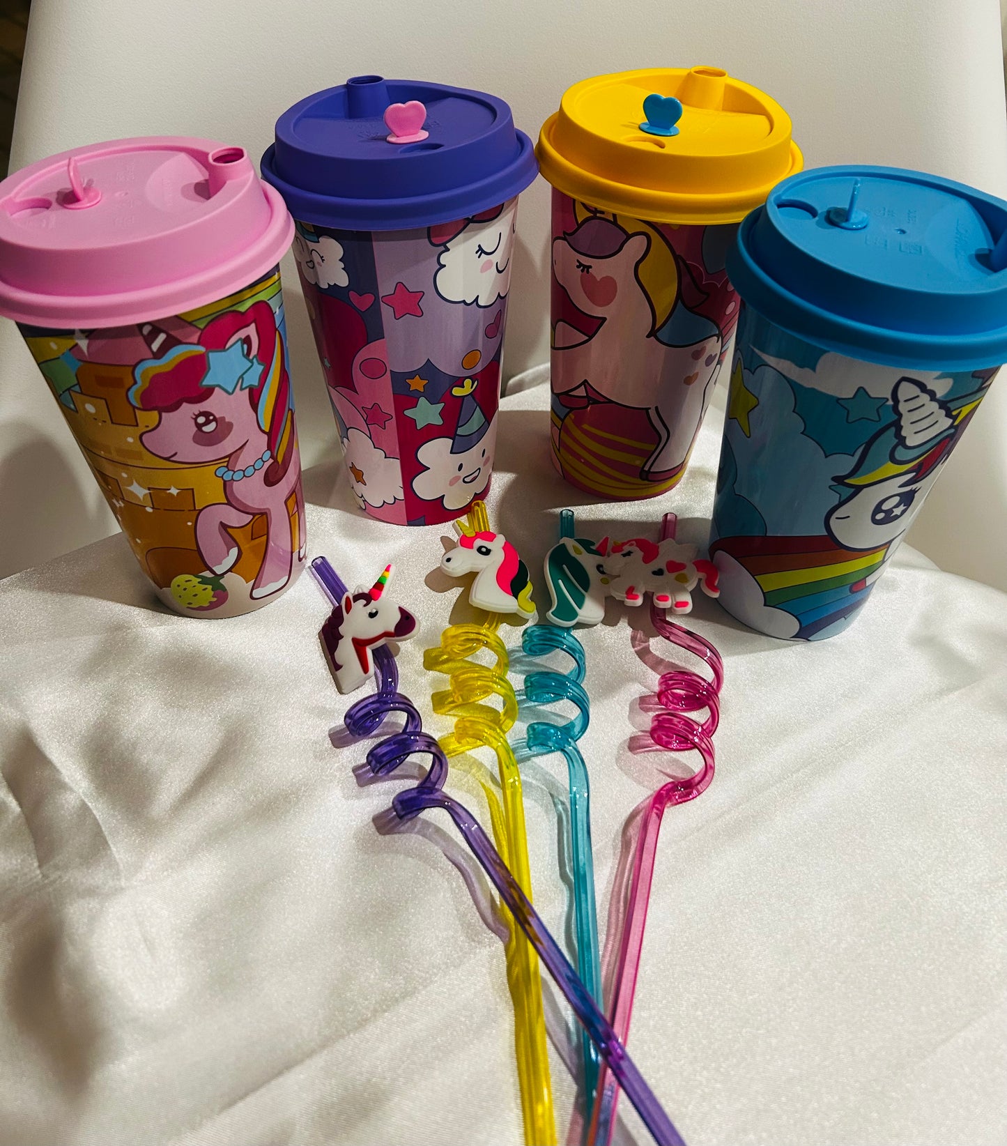 Gobelet réutilisable avec couvercle + paille enfant