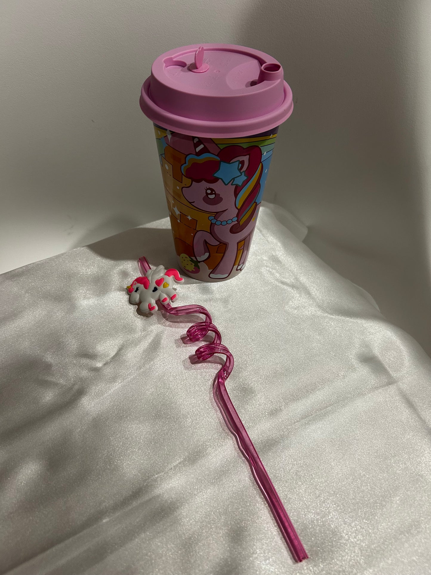 Gobelet réutilisable avec couvercle + paille enfant