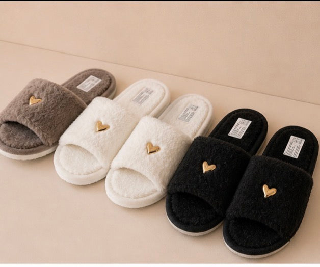 Chaussons confortables & tendance pour femme 🤍✨